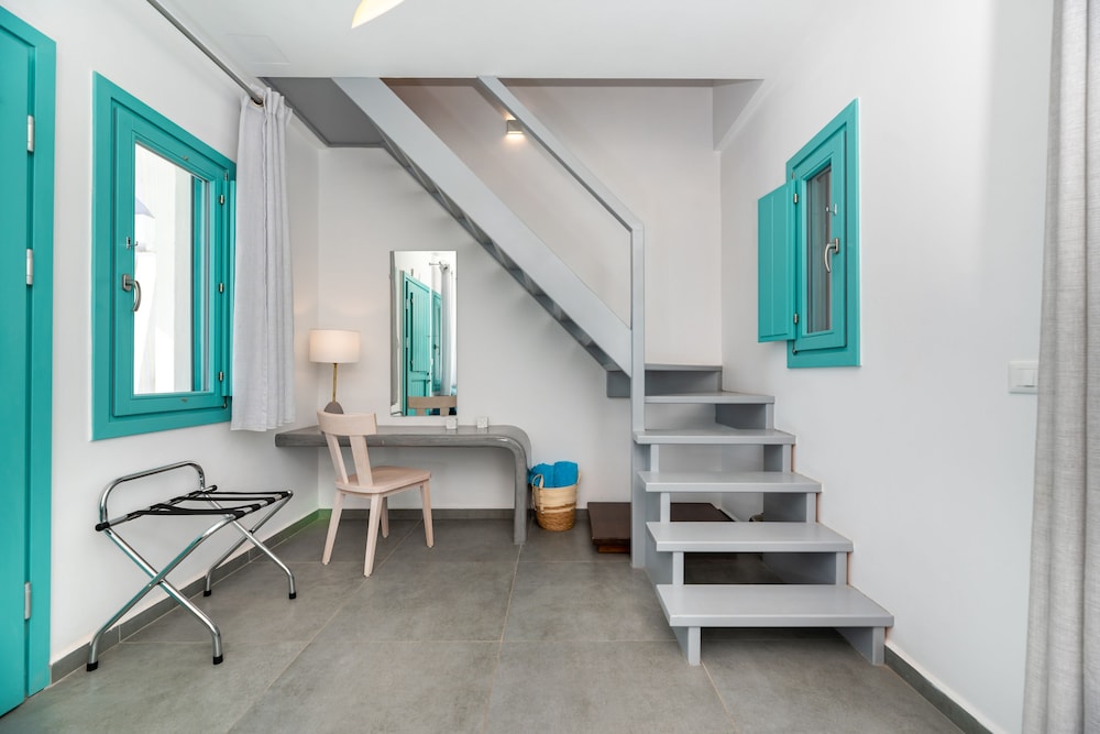Santa Irina Luxury Sunny Lofts — Hotel rooms in Aghios Georgios (Santorini), South Aegean