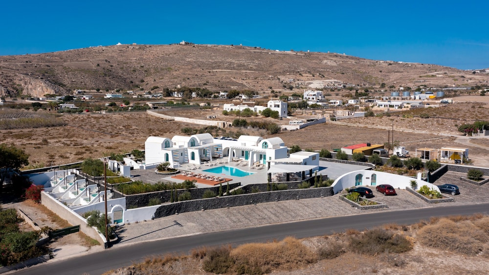 Santa Irina Luxury Sunny Lofts — Hotel building in Aghios Georgios (Santorini), South Aegean