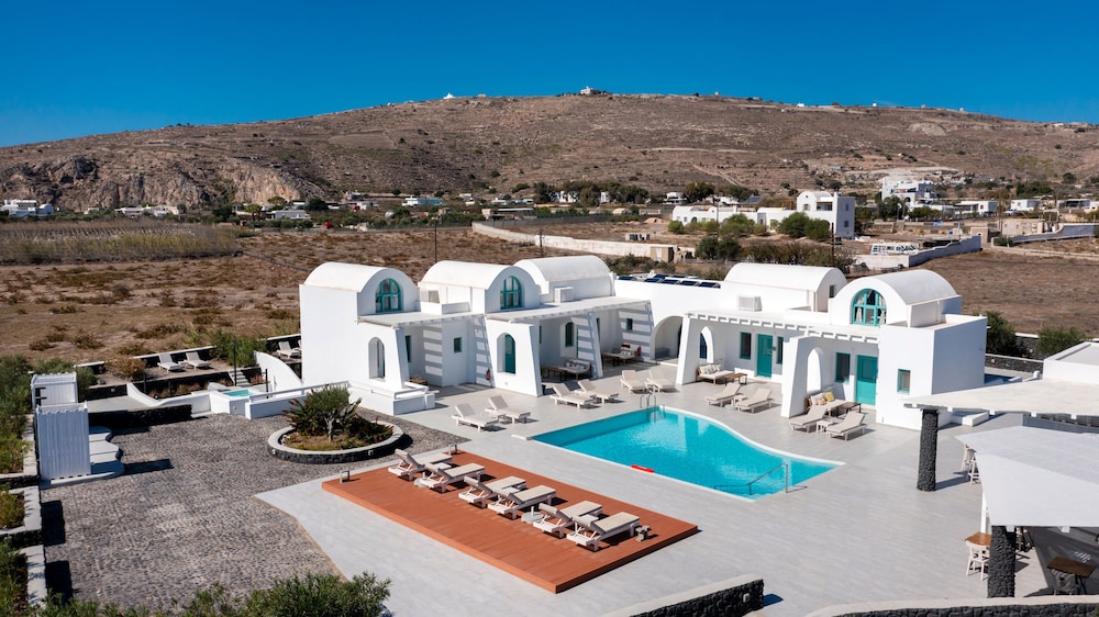 Santa Irina Luxury Sunny Lofts — Hotel building in Aghios Georgios (Santorini), South Aegean