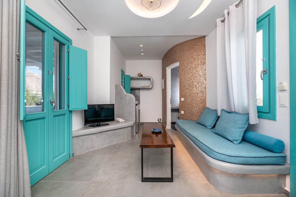 Santa Irina Luxury Sunny Lofts — Hotel rooms in Aghios Georgios (Santorini), South Aegean