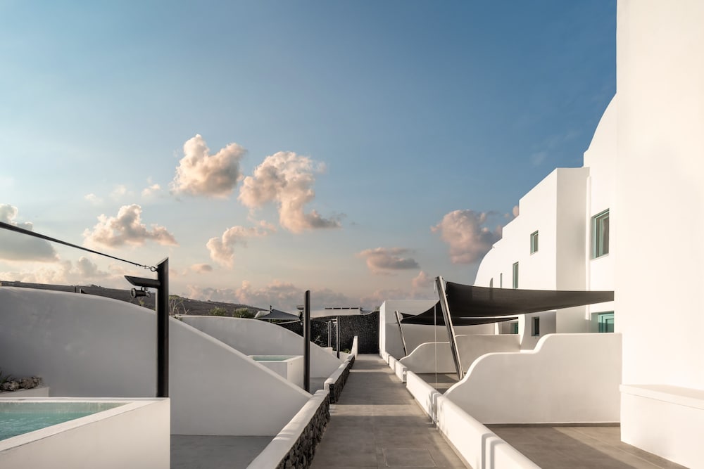 Santa Irina Luxury Sunny Lofts — Hotel building in Aghios Georgios (Santorini), South Aegean
