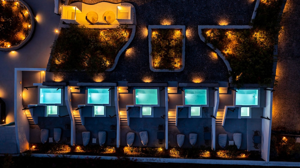 Santa Irina Luxury Sunny Lofts — Swimming pool in Aghios Georgios (Santorini), South Aegean