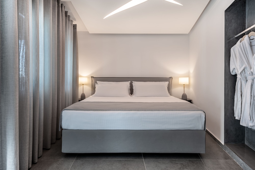 Santa Irina Luxury Sunny Lofts — Hotel rooms in Aghios Georgios (Santorini), South Aegean