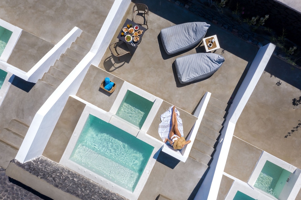 Santa Irina Luxury Sunny Lofts — Swimming pool in Aghios Georgios (Santorini), South Aegean