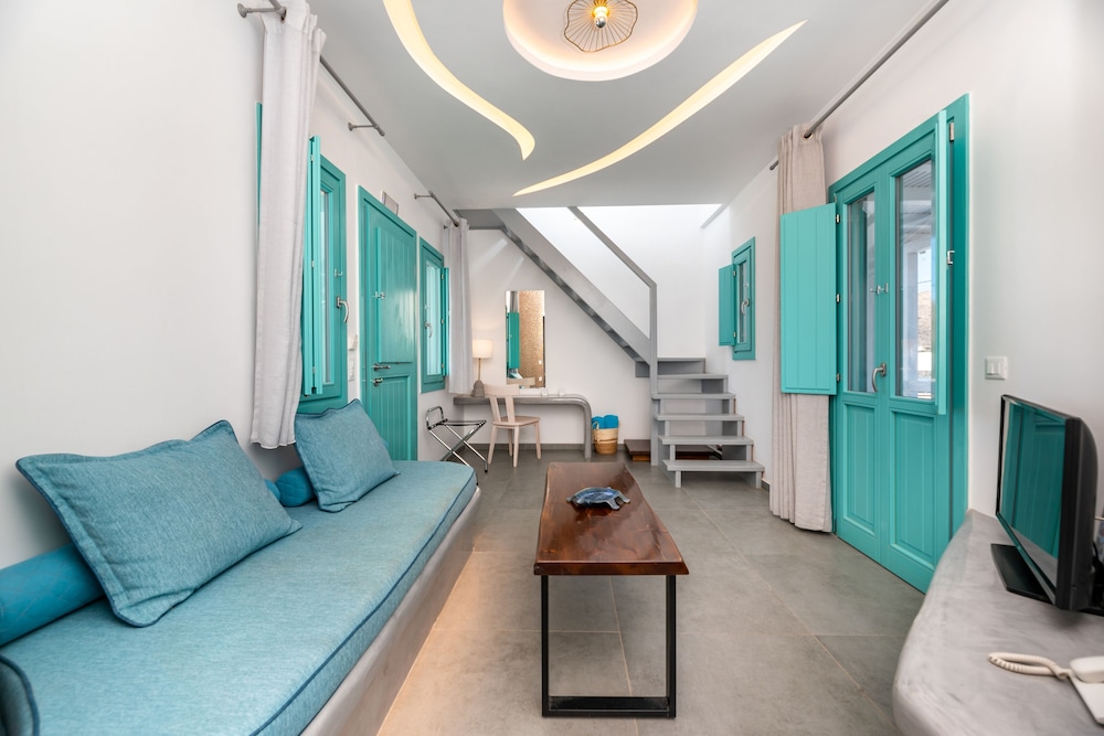 Santa Irina Luxury Sunny Lofts — Hotel rooms in Aghios Georgios (Santorini), South Aegean