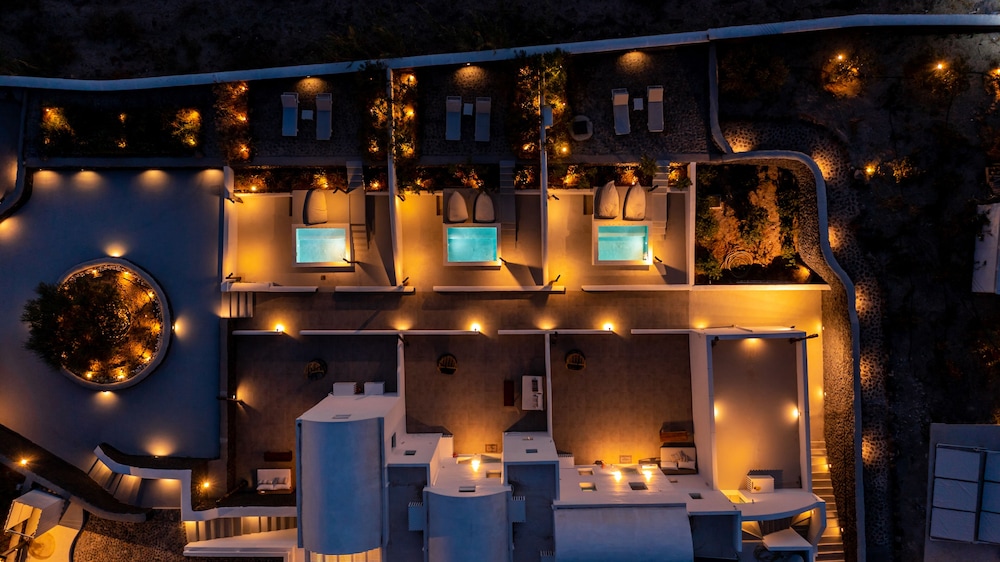 Santa Irina Luxury Sunny Lofts — Hotel building in Aghios Georgios (Santorini), South Aegean