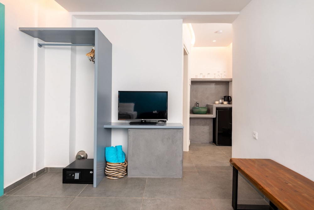 Santa Irina Luxury Sunny Lofts — Hotel rooms in Aghios Georgios (Santorini), South Aegean