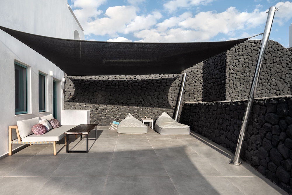 Santa Irina Luxury Sunny Lofts — Hotel building in Aghios Georgios (Santorini), South Aegean