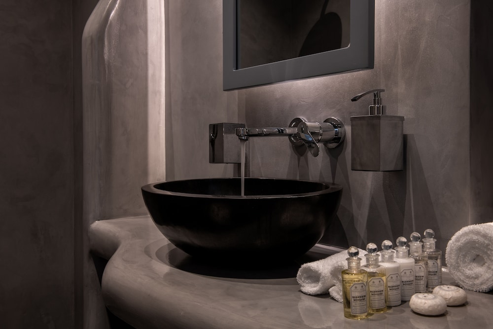 Santa Irina Luxury Sunny Lofts — Hotel rooms in Aghios Georgios (Santorini), South Aegean