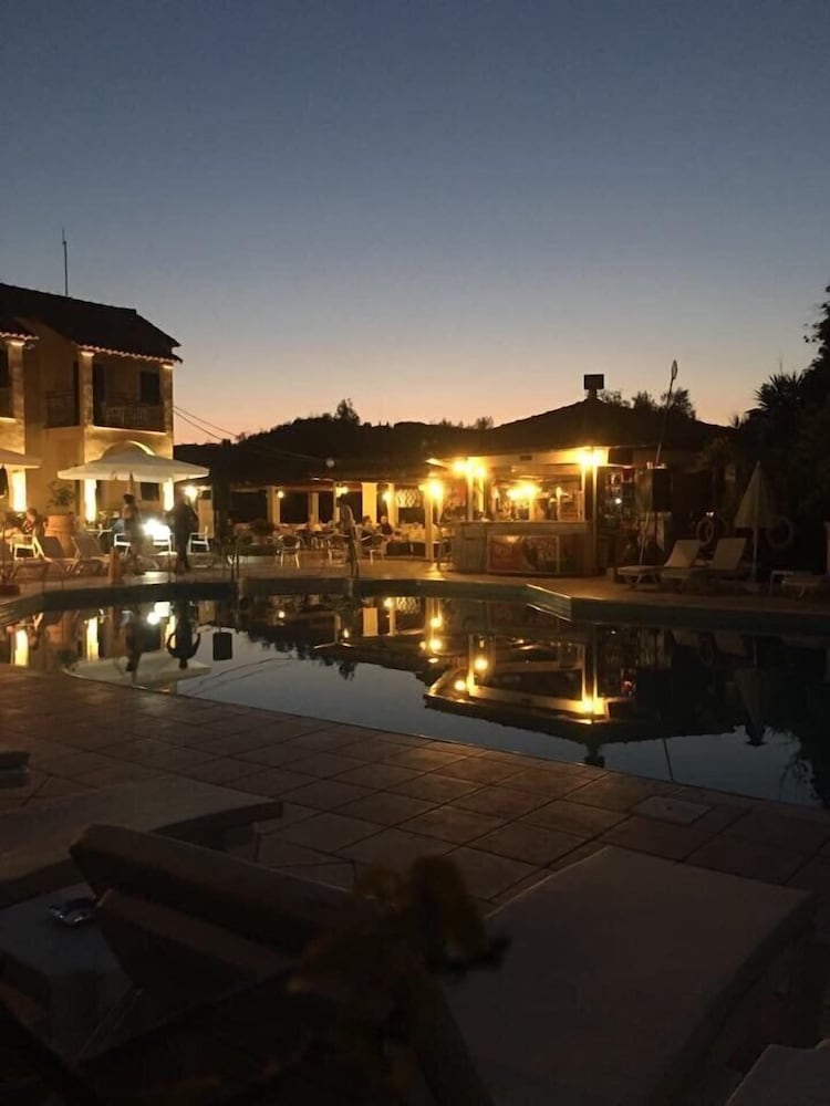 Oula maisonettes — Restaurant in Lefkimmi (Corfu), Ionian Islands