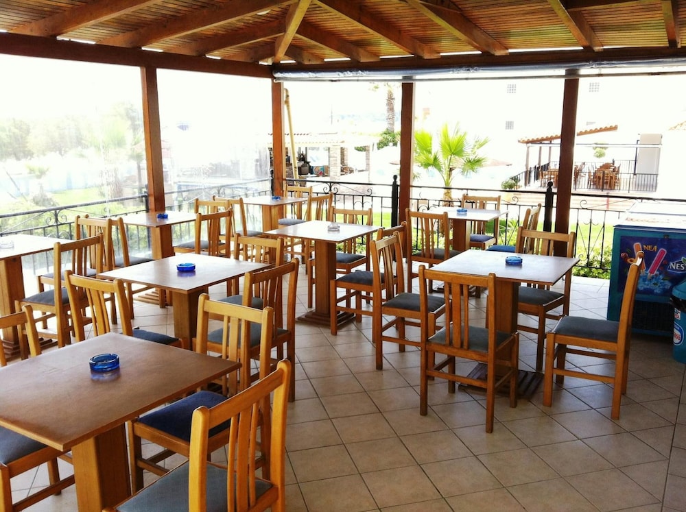 Andreolas Beach Hotel — Restaurant & bars in Laganas, Ionian Islands