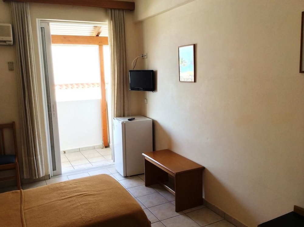 Andreolas Beach Hotel — Hotel rooms in Laganas, Ionian Islands