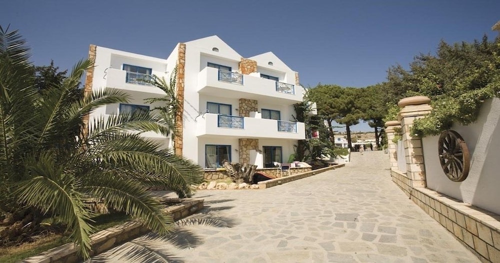 Lindia Thalassa Resort — Hotel building in Pefkos, South Aegean