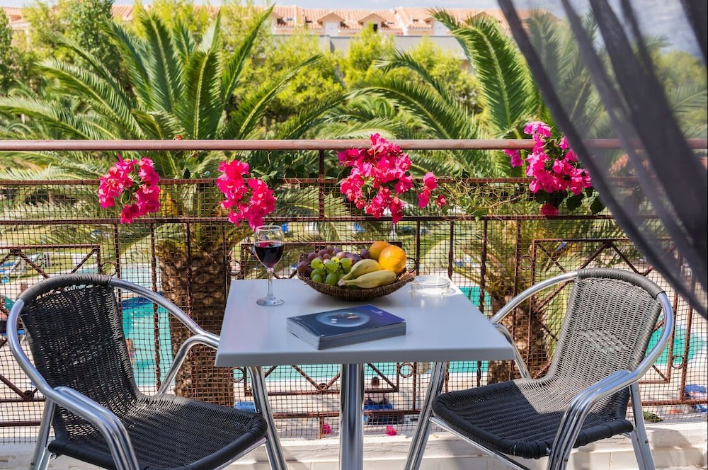 Kalidonio Studios — Swimming pool in Kalamaki (Zakynthos), Ionian Islands