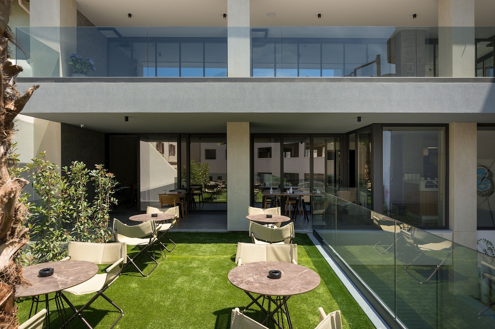 Hyperion City Hotel — Restaurant & bars in Chania