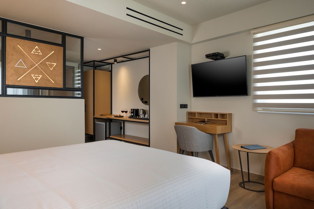 Hyperion City Hotel — Hotel rooms in Chania