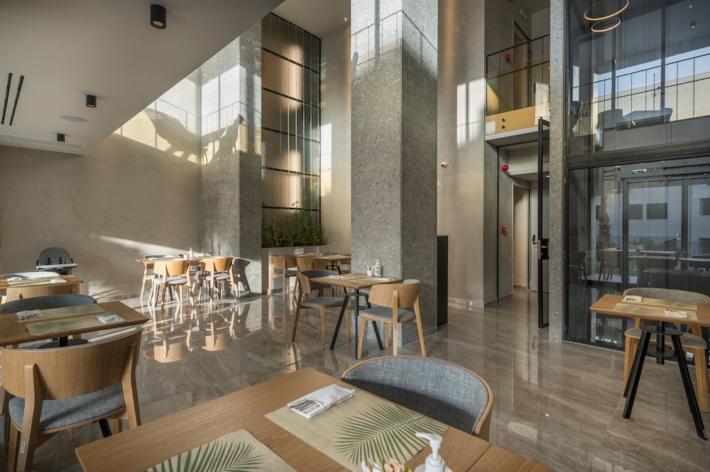 Hyperion City Hotel — Restaurant & bars in Chania