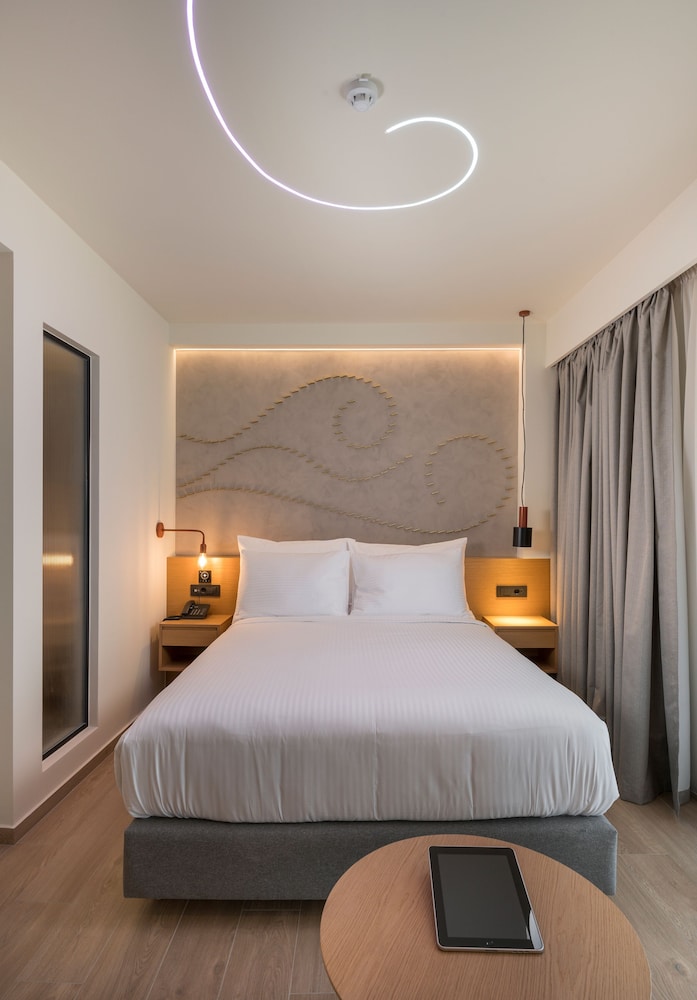 Hyperion City Hotel — Hotel rooms in Chania