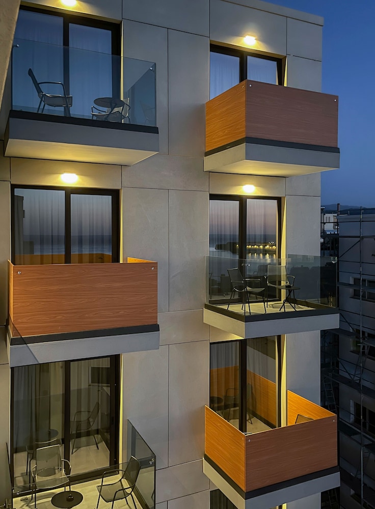 Hyperion City Hotel — Hotel rooms in Chania