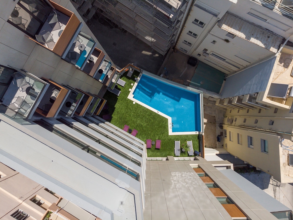Hyperion City Hotel — Swimming pool in Chania