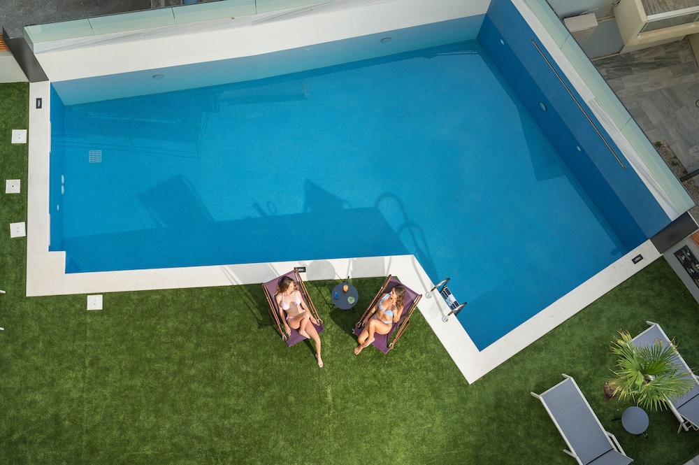 Hyperion City Hotel — Swimming pool in Chania