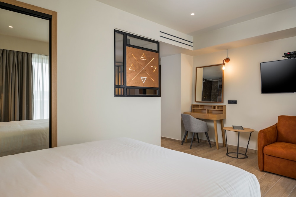 Hyperion City Hotel — Hotel rooms in Chania