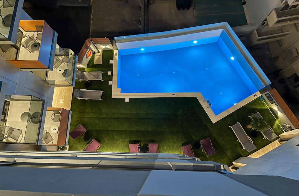Hyperion City Hotel — Swimming pool in Chania