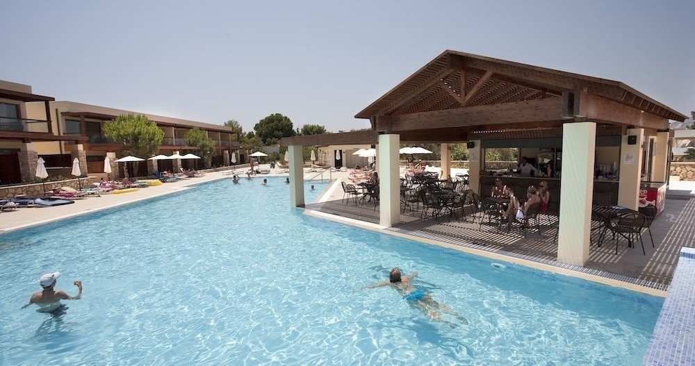 Pefki Islands Resort — Swimming pool in Pefkos, South Aegean