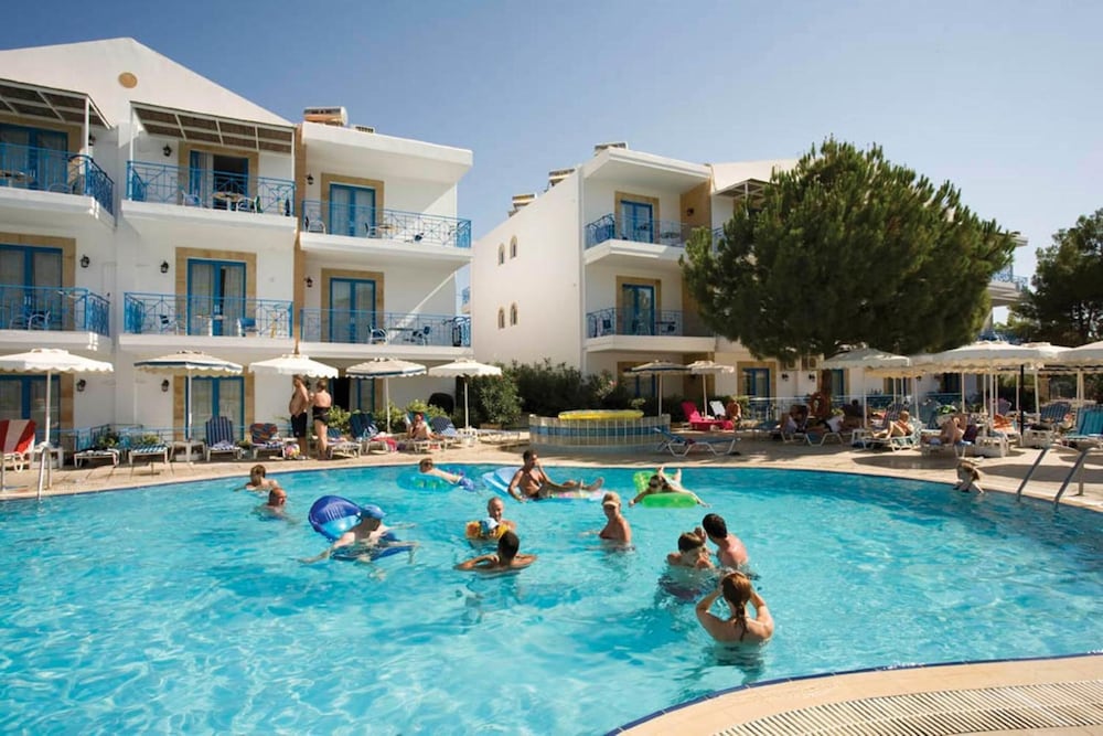Pefki Islands Resort — Swimming pool in Pefkos, South Aegean