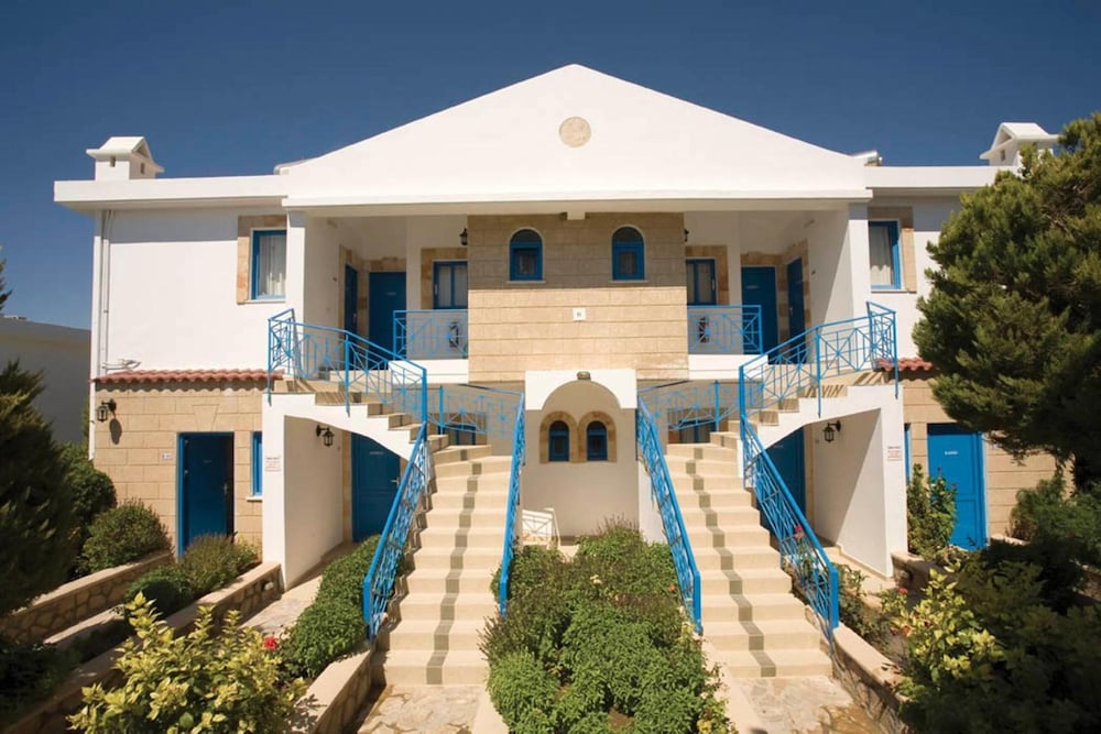 Pefki Islands Resort — Hotel building in Pefkos, South Aegean