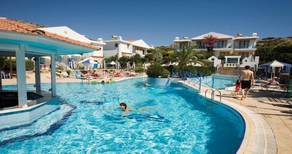 Pefki Islands Resort — Swimming pool in Pefkos, South Aegean