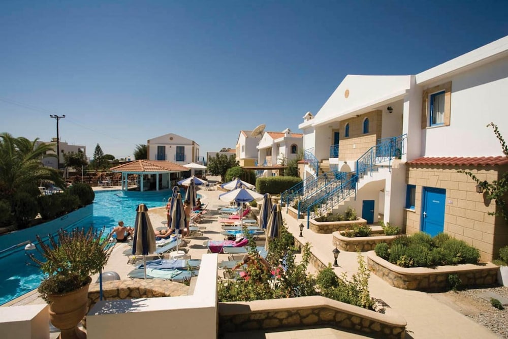 Pefki Islands Resort — Swimming pool in Pefkos, South Aegean
