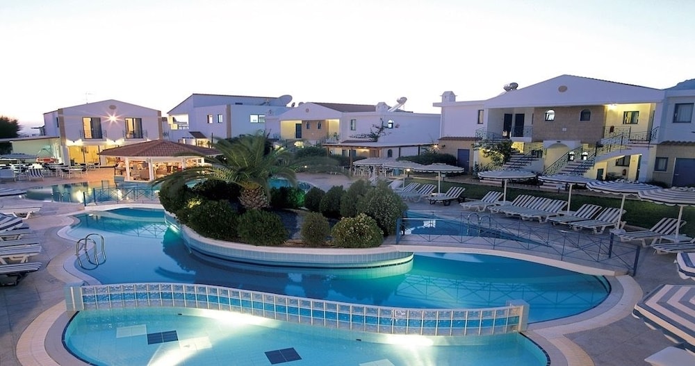 Pefki Islands Resort — Swimming pool in Pefkos, South Aegean