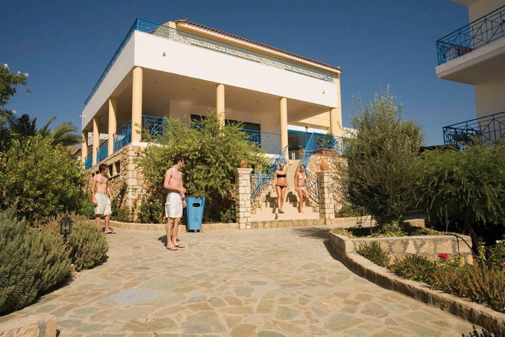 Pefki Islands Resort — Hotel building in Pefkos, South Aegean