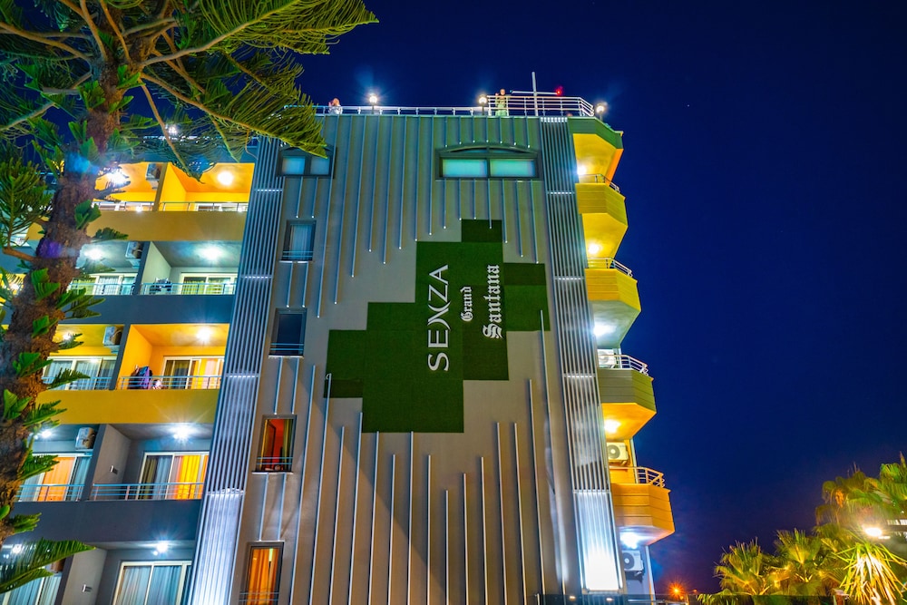 Senza Grand Santana Hotel - All inclusive — Hotel building in Alanya