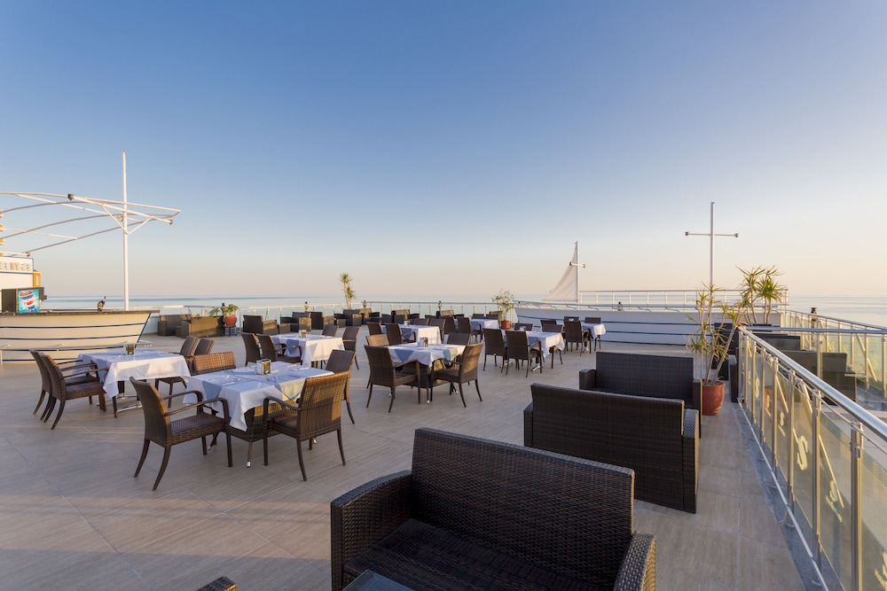 Senza Grand Santana Hotel - All inclusive — Restaurant & bars in Alanya