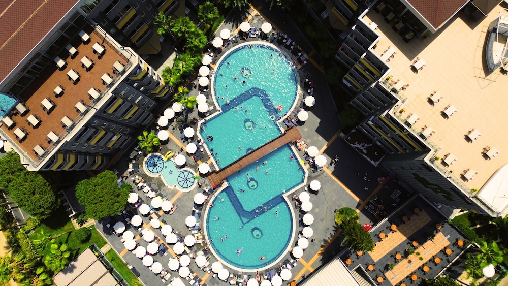 Senza Grand Santana Hotel - All inclusive — Swimming pool in Alanya