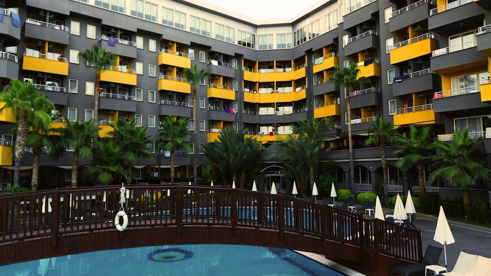 Senza Grand Santana Hotel - All inclusive — Hotel building in Alanya