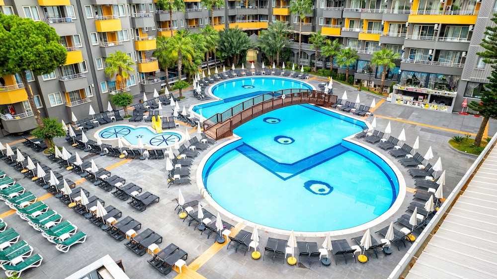 Senza Grand Santana Hotel - All inclusive — Swimming pool in Alanya