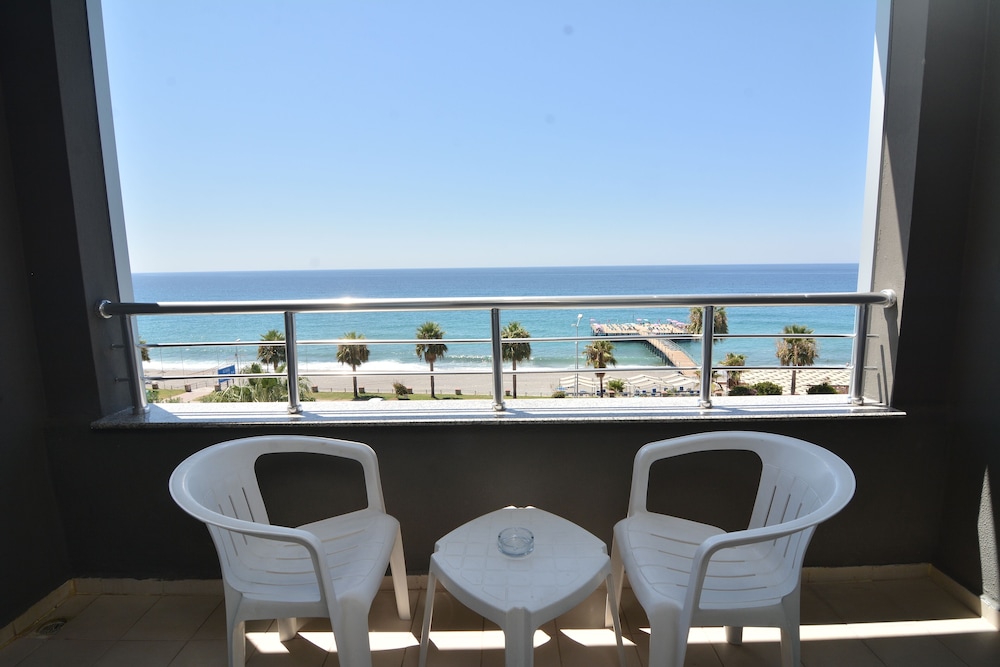 Senza Grand Santana Hotel - All inclusive — Hotel rooms in Alanya