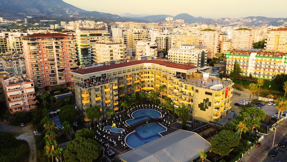 Senza Grand Santana Hotel - All inclusive — Hotel building in Alanya