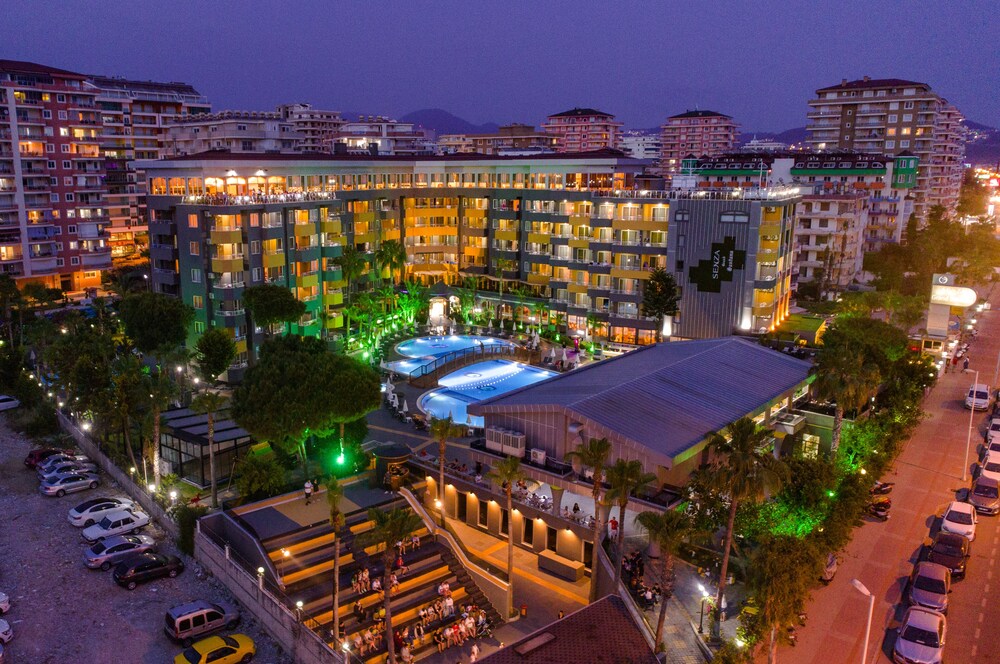 Senza Grand Santana Hotel - All inclusive — Hotel building in Alanya