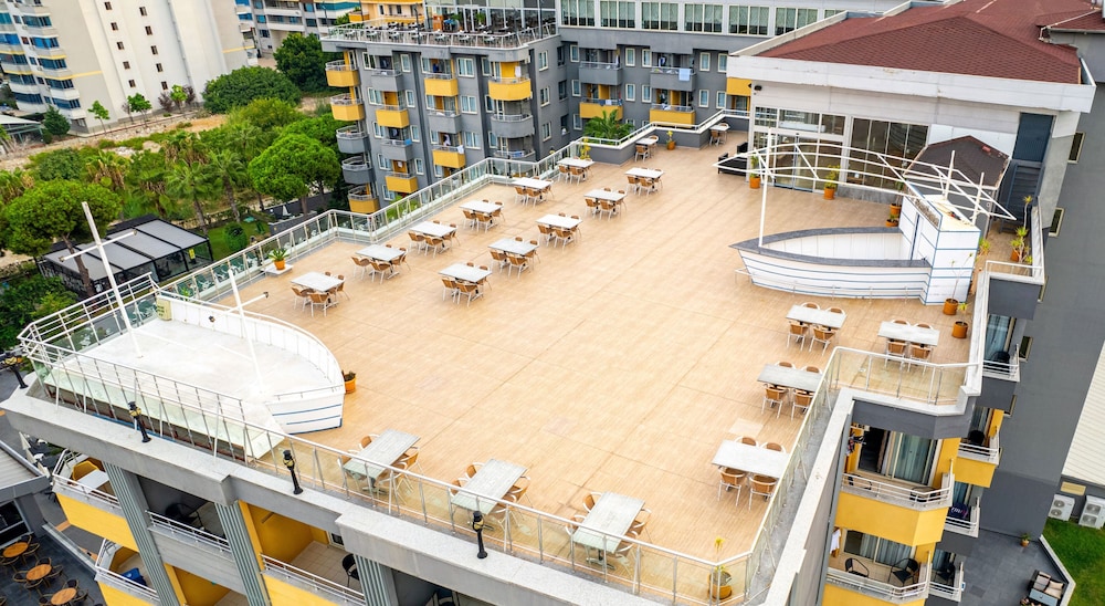 Senza Grand Santana Hotel - All inclusive — Restaurant & bars in Alanya