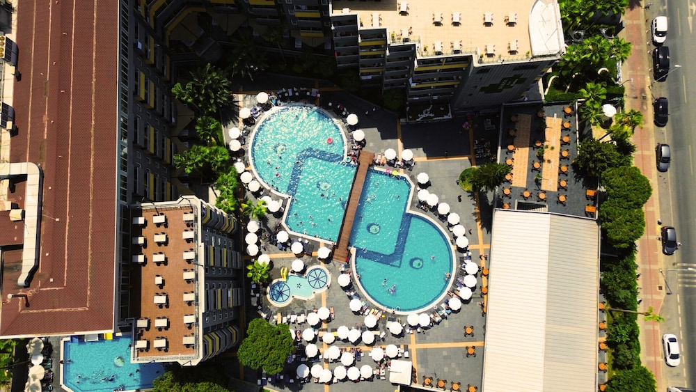 Senza Grand Santana Hotel - All inclusive — Swimming pool in Alanya