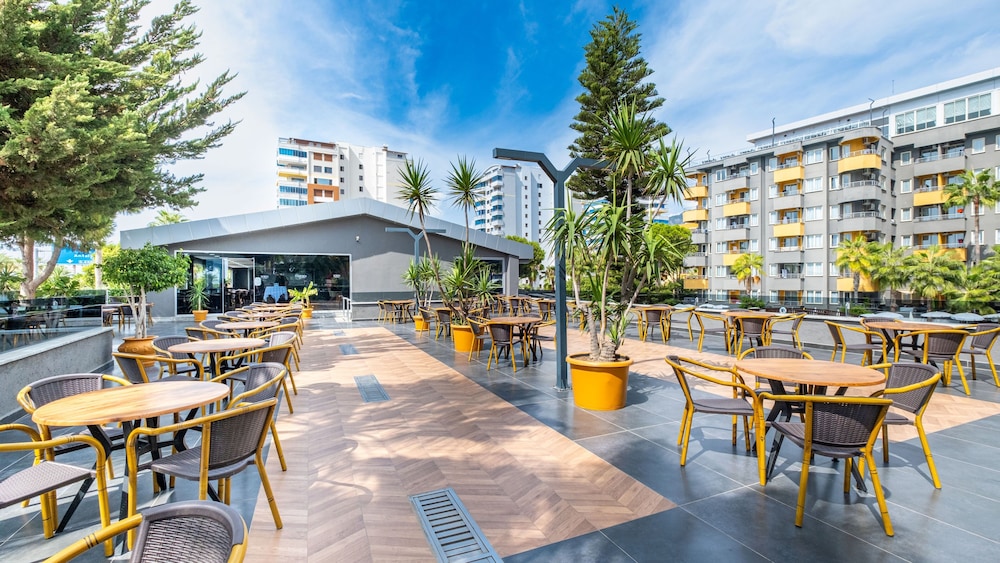 Senza Grand Santana Hotel - All inclusive — Restaurant & bars in Alanya