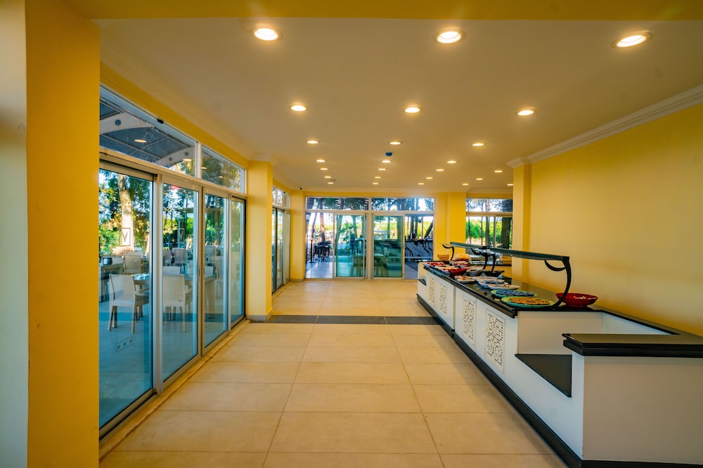 Prenses Sealine Beach Hotel — Restaurant & bars in Belek