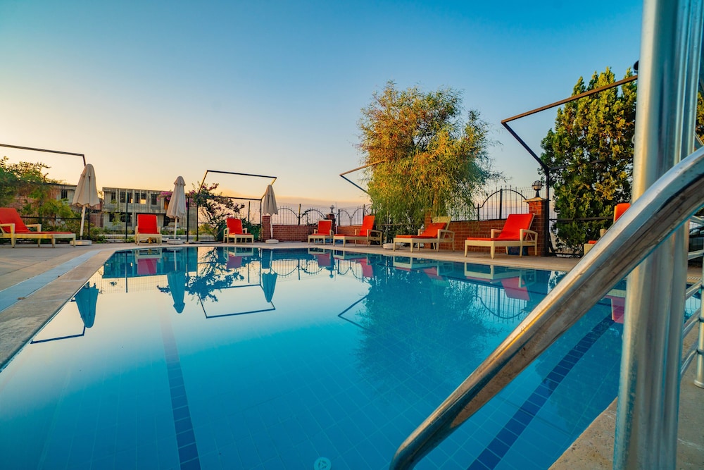 Prenses Sealine Beach Hotel — Swimming pool in Belek