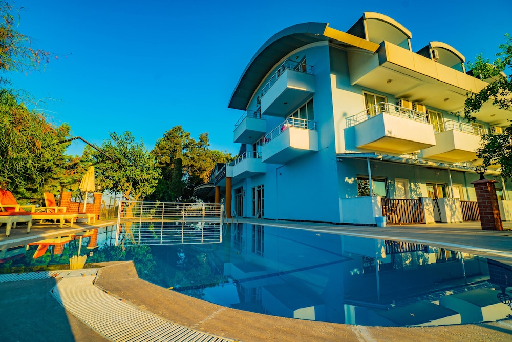 Prenses Sealine Beach Hotel — Swimming pool in Belek