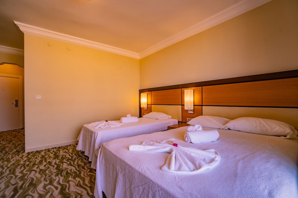 Prenses Sealine Beach Hotel — Hotel rooms in Belek