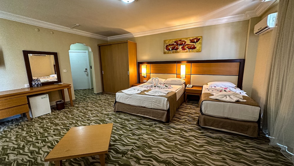 Prenses Sealine Beach Hotel — Hotel rooms in Belek